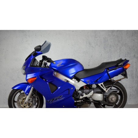   Parbriz înalt pentru motociclete de turism  
  HONDA VFR 800 FI   
   1998 / 1999 / 2000 / 2001    