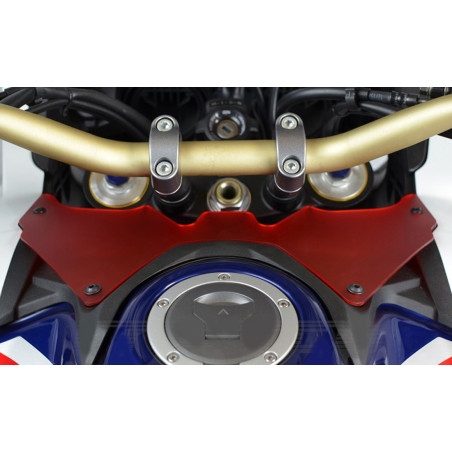   Tankabdeckung für a HONDA CRF 1000 L AFRICA TWIN  
  Reduziert die Luftmenge aus dem Raum zwischen Kraftstofftank und Verzögerungen.  Dies reduziert störende Geräusche, die durch Luftturbulenzen verursacht werden.  